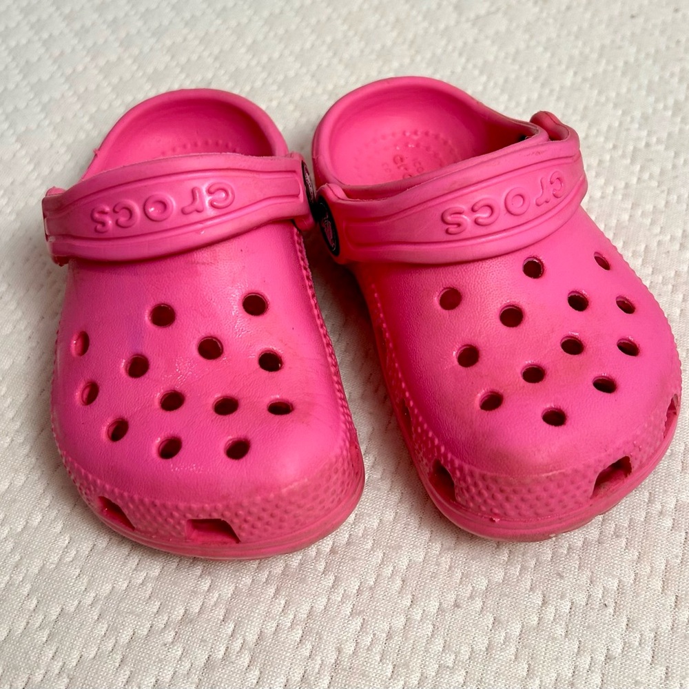 CROCS Kids Clogs Size C6 Classic Slip On  Pink EUC